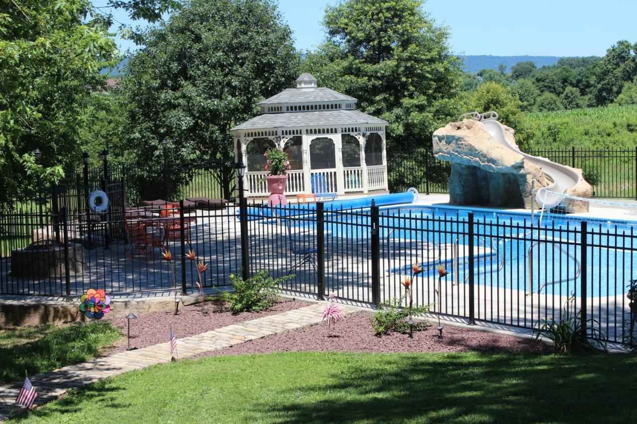 Carriage Stop Bed & Breakfast Palmyra Bagian luar foto