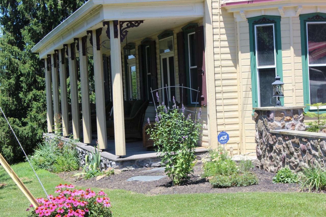 Carriage Stop Bed & Breakfast Palmyra Bagian luar foto